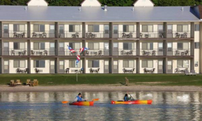 Bavarian Haus Lakefront Inn  Сент Иняс